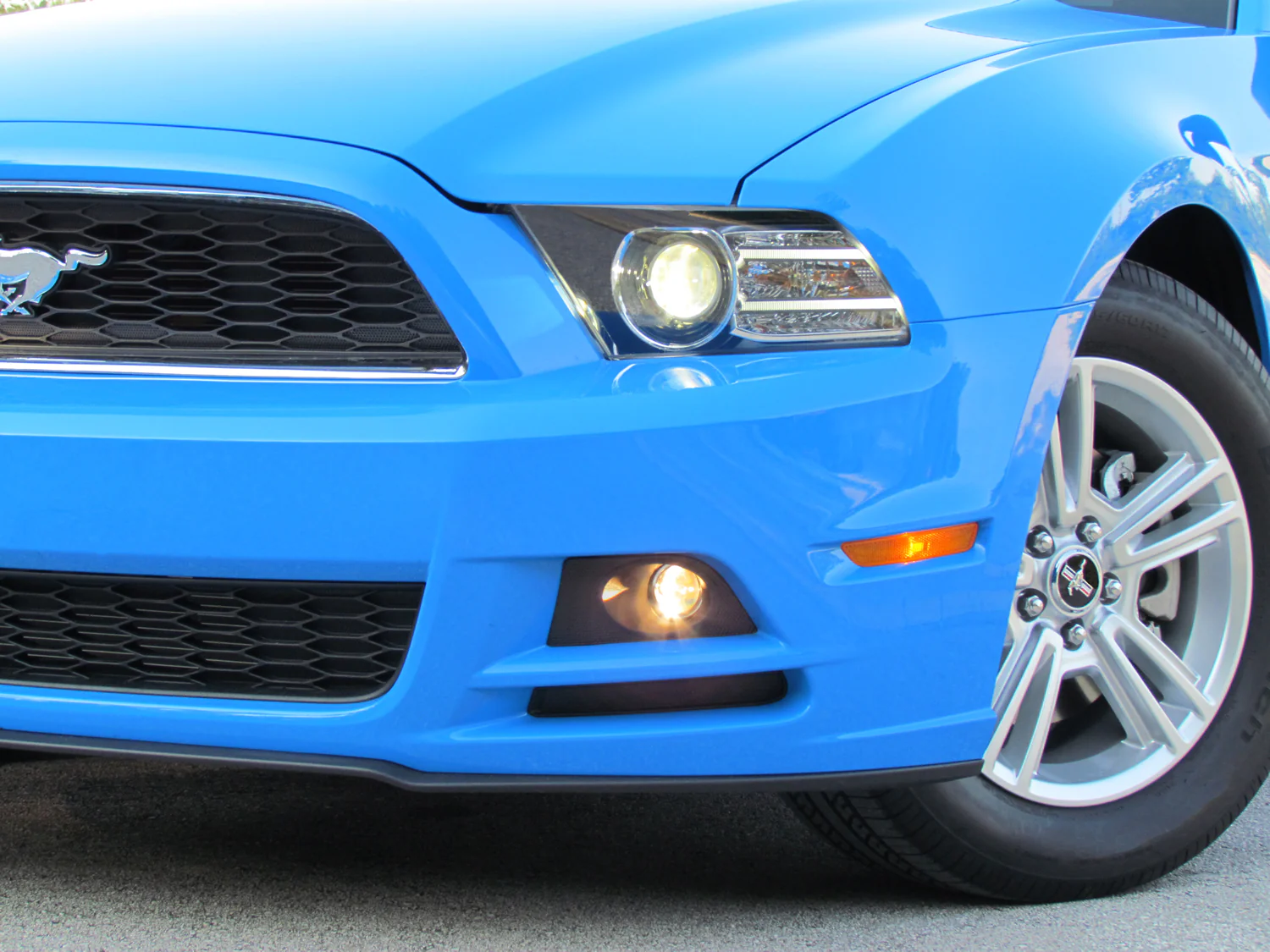 Ford Mustang OEM-Style Fog Light Kit – Fits V6 and Boss 302 (2013-2014 )